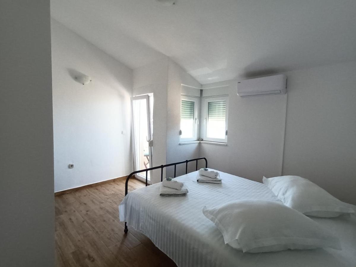 Apartamento Holiday Beach House Grebaštica Exterior foto